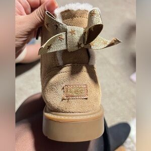 Kids Ugg bow boots size 2